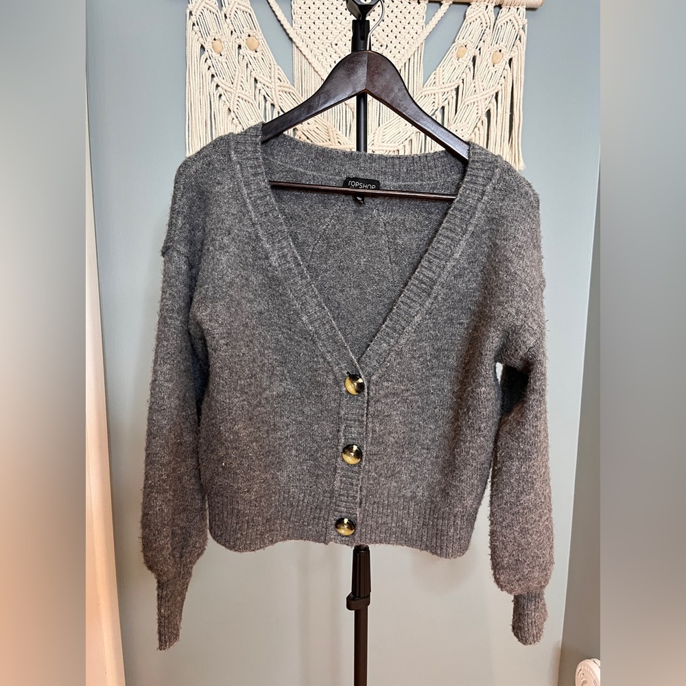 Grey cropped sweater with puff sleeves and big buttons size small